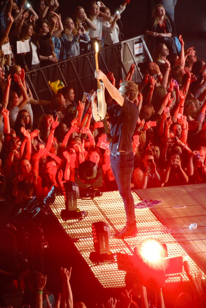 xxAnne__'s tweet photo. @Luke5SOS LUKE, I made these in Amsterdam! Loved the show, hope you guys will come back soon! <3 #ROWYSOAmsterdam http://t.co/refk67I7UB