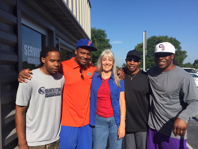 uniquejulz's tweet image. ❤️these guys for helping local youth sports. MPF using my vans for events. #Mike Peterson #Adrian Peterson #NFL