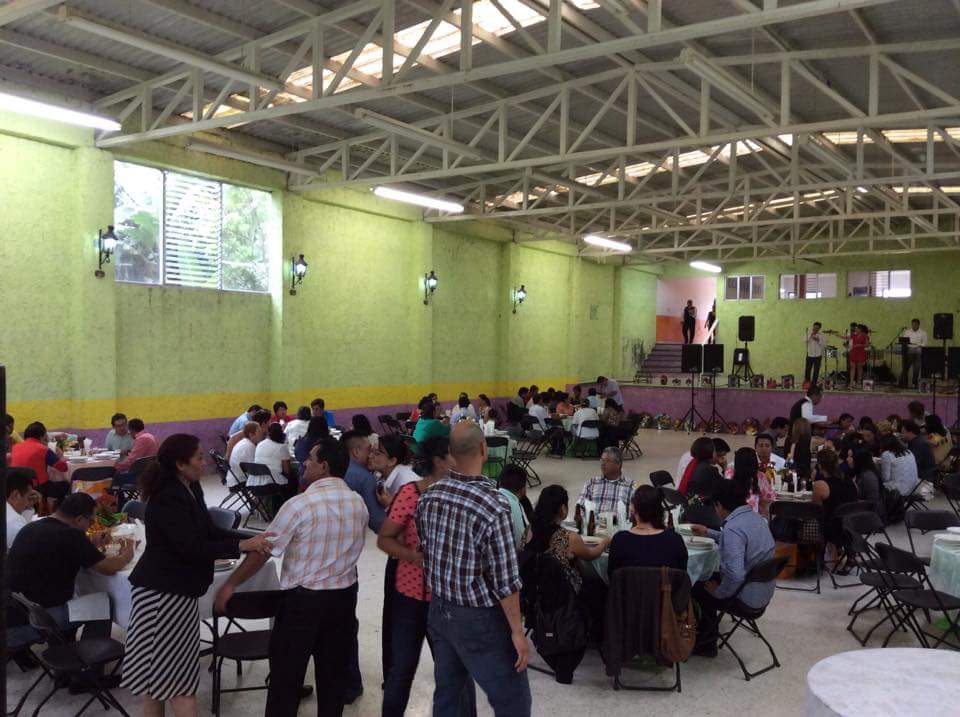 jorgesolergomez's tweet photo. Comida con personas distinguidas de #Teocelo. Agradecido por la invitación y apoyo hacia nuestro #proyectoturquesa http://t.co/MFZgGZ80Y3