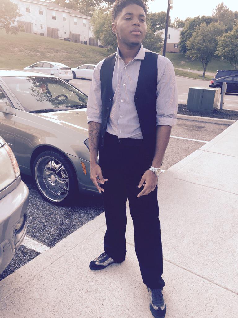 1of1xchris's tweet photo. Sorry for the wait 😏 #prom2k15 #CityProm http://t.co/ogKbOYQcWT