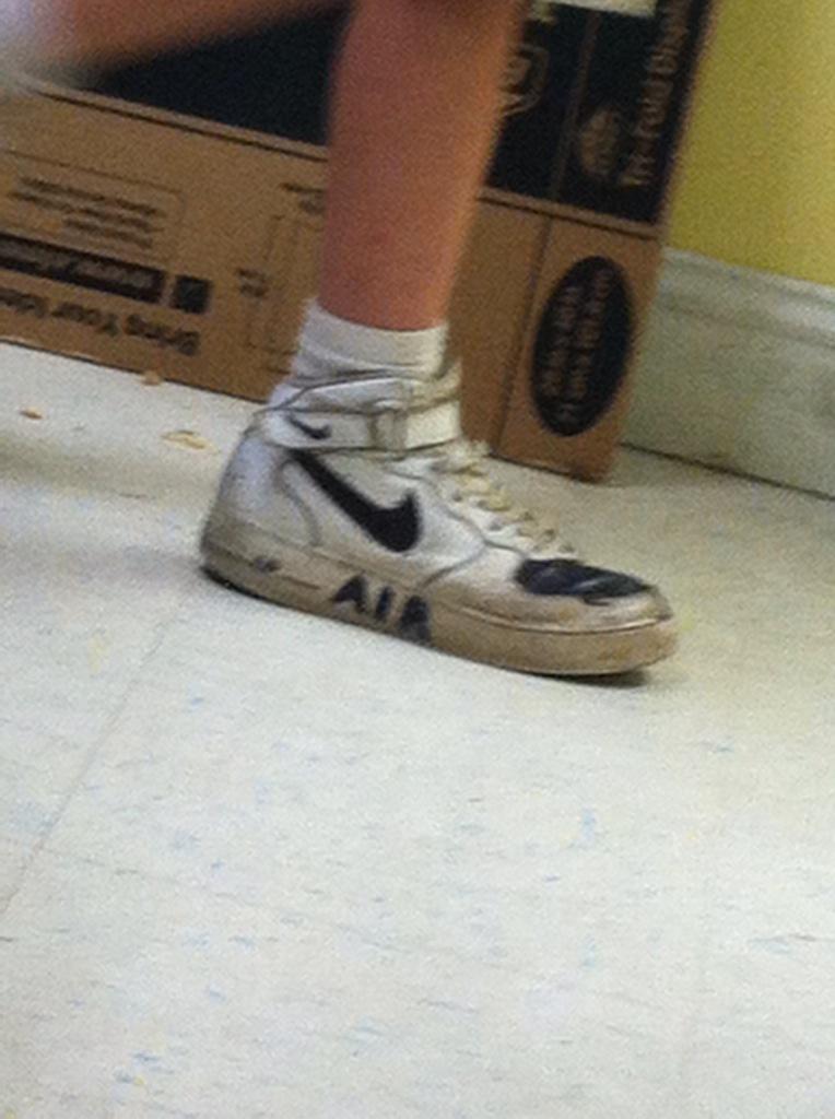 gibbshitt's tweet photo. Tha Shitt I Saw At Mii School 😂😂 http://t.co/kSm2fp1TXg