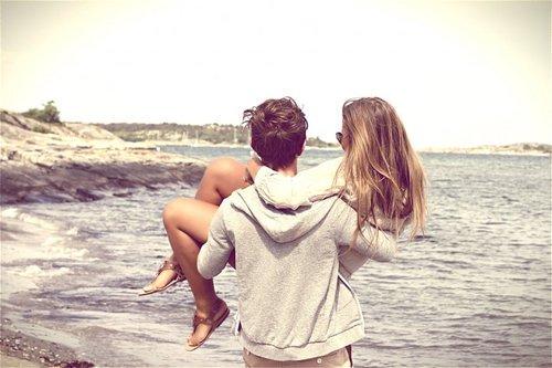 tipicochavaI's tweet photo. No podemos regresar al Amor que teníamos, pero si podemos crear uno mejor. 22♡ http://t.co/99yxQqp0Cv