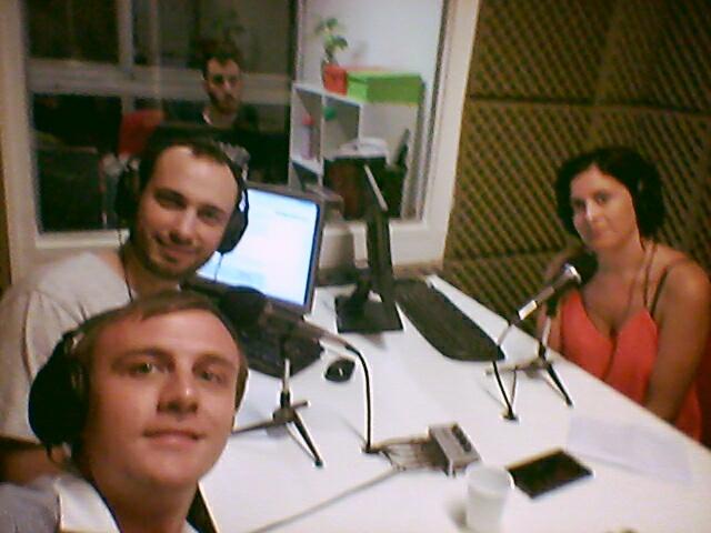 ilukotov's tweet photo. #OctavoPrograma de @SinvueltasRZ
Entrevista a @gVeraLaalameda y mucho más!
Audio: https://t.co/QVu8AlcZq1 http://t.co/0Pz33RAXkw