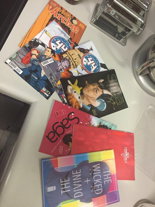 Mmmhmmm that comic haul ? http://t.co/7ZyLrJCPk1