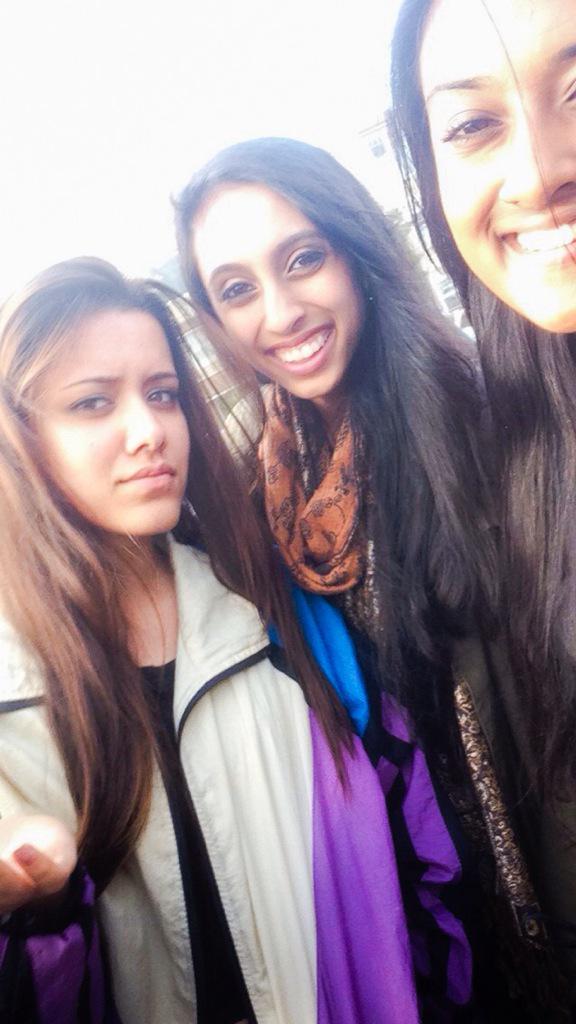 priyaroni's tweet photo. When u have cute friends ☺️ @padicakes @atittie #GradNight http://t.co/Yzj7HKGJnC