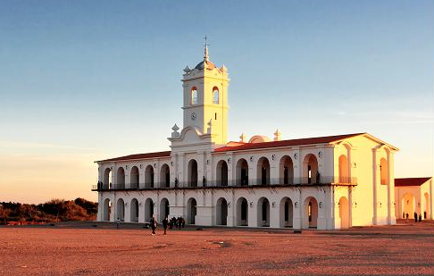 epanteoficial's tweet photo. Pasa el 25 de Mayo visitando la réplica del cabildo en San Luis. Buscá y alquilá cabañas en http://t.co/3jQ7PUyU8l http://t.co/cSkC97ueaq