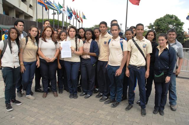HectoRodriguez's tweet photo. Los estudiantes de los liceos y todos queremos un Sistema de Ingreso a las universidades transparente y democrático http://t.co/pTVflWT0aq