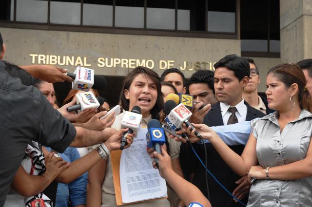 HectoRodriguez's tweet photo. Exigimos que se acabe la venta de cupos en las universidades autónomas y que haya inclusión de los liceistas http://t.co/ITuIdjYxZM