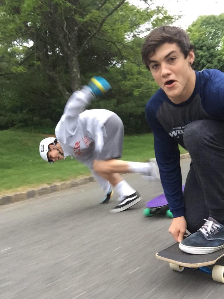EthanDolan's tweet photo. Lolololololol http://t.co/xvSheuGAyR