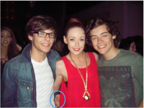WhyLarryIsReal's tweet photo. this girl better be grateful every single day of her life http://t.co/pAhebdSyvP