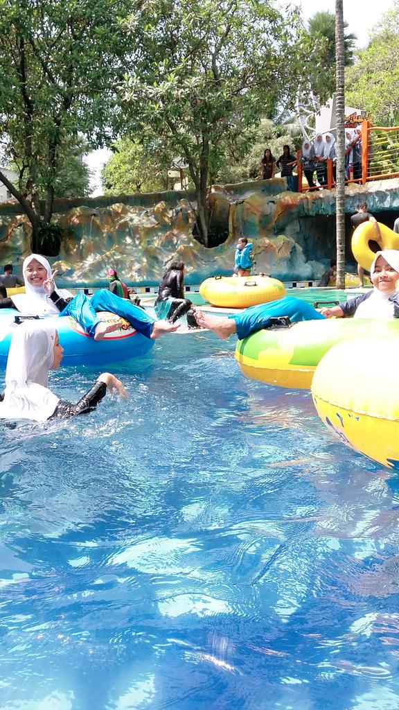 Millati_Indi24's tweet photo. Renang. http://t.co/aaWizb1hdq