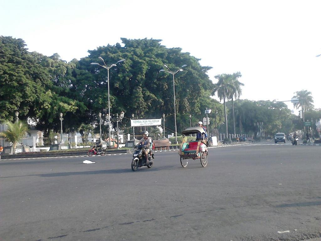 uutvaralin's tweet photo. Kagem @PSIMJOGJA monggo NGAOS di titik 0. Ajak keluarga ya, refresh sebelum Ramadhan plus #BantuDusunMengaji. Nuwun. http://t.co/paUsTUK8qN