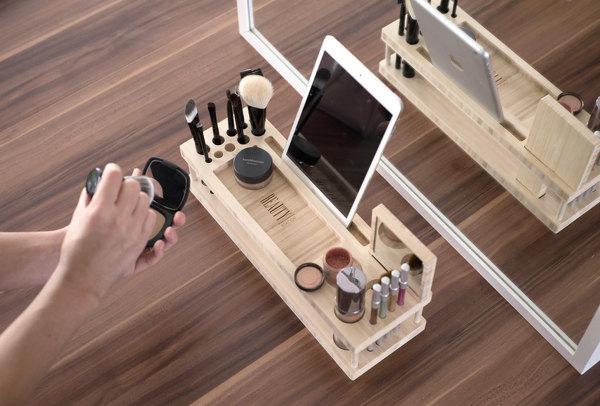 HeartThis's tweet photo. Trying to figure out how to do a perfect cat-eye? You're going to need THIS. http://t.co/RTQRXJacjt #makeup #cateye http://t.co/8PUIshyJlL