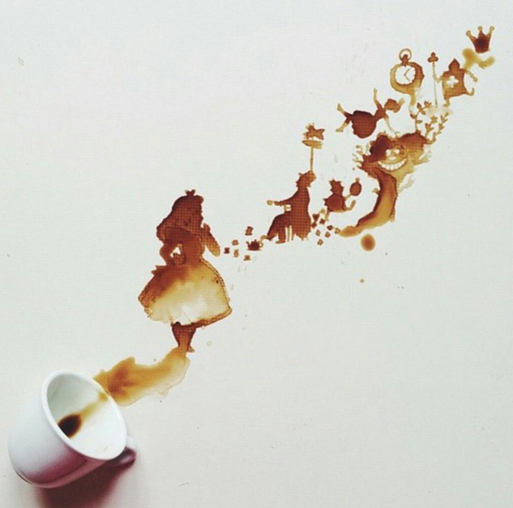 TheMostVivid's tweet photo. Alice in Wonderland Coffee Art http://t.co/BQGtUBvAZl