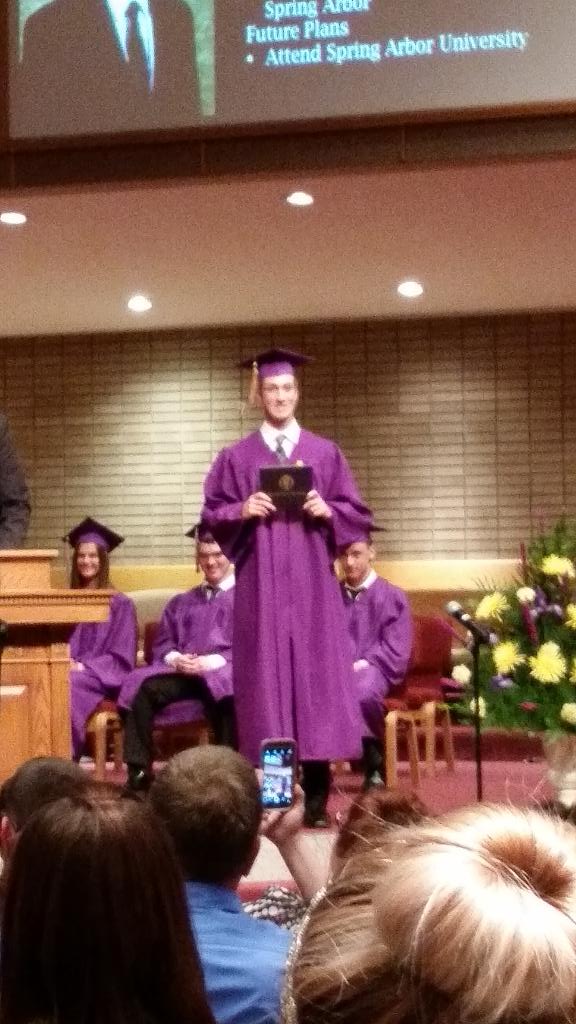 JustinBarber16's tweet photo. It's official. Congrats @lukebarber_24 #HSgrad #SAUbound http://t.co/jHf5aDE4P4