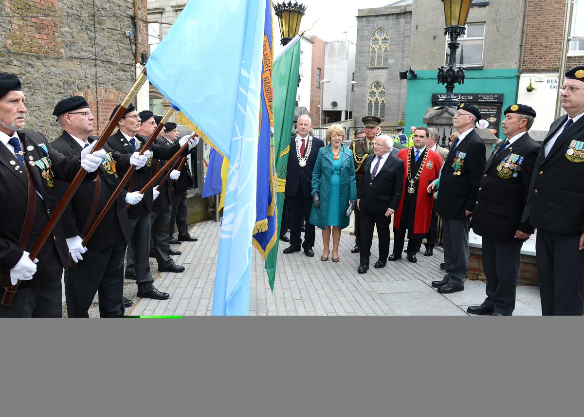 ClrKevinCallan's tweet photo. President Higgins and Mrs Higgins arrive in Drogheda for Freedom Ceremony. @Highlanes http://t.co/YBf43M45du