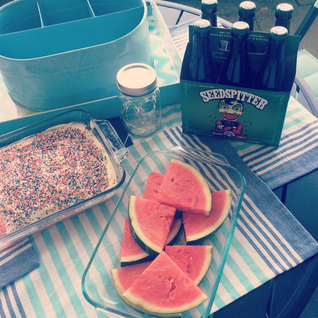 CarineVarty's tweet photo. pink cake + my watermelon matches my beer. TGIF! @Parallel49Beer #seedspitter 🍉🍺 http://t.co/q3FqO0bJ7p