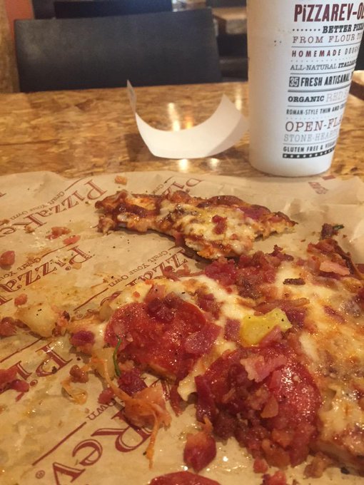 I just burnt the shit out of the top of my mouth eating this pizza rev but, I ain't mad, it was worth<a href="/tag/wcw"class="tags"><span>#wcw</span></a><a href="/tag/daddyissues"class="tags"><span>#daddyissues</span></a>