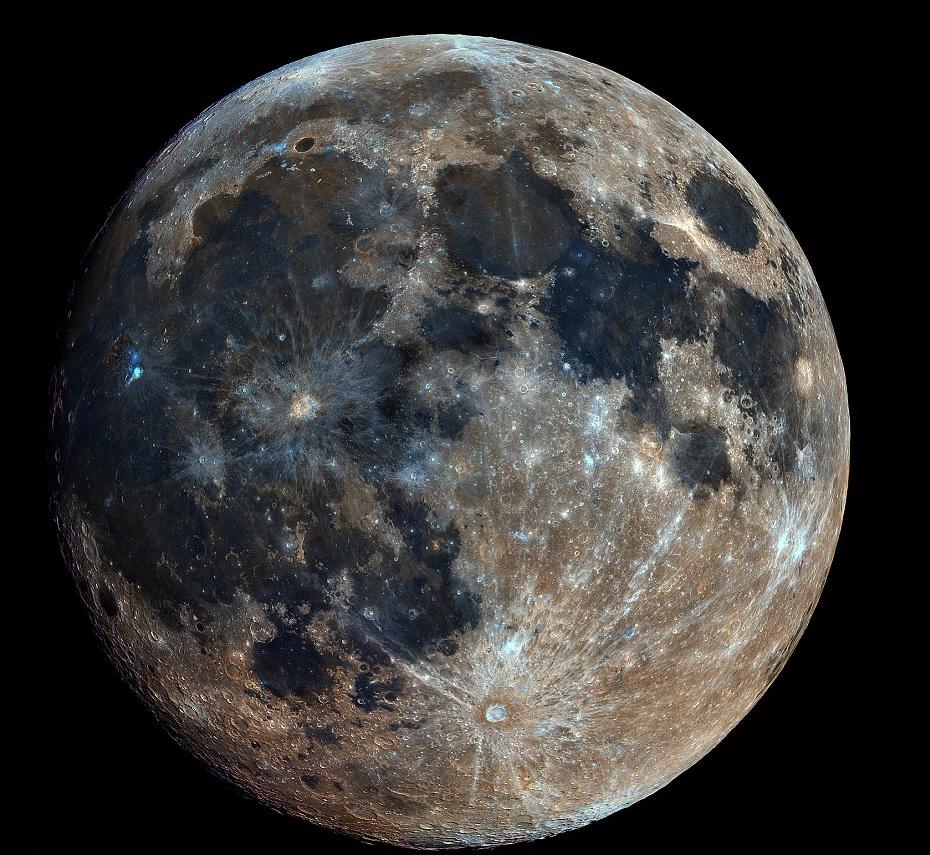 HayQueSaberlo's tweet photo. El fotógrafo polaco Bartosz Wojczyński capturó miles de fotos de la luna para combinarlas y crear la mejor foto. http://t.co/Vao2Yqizuh