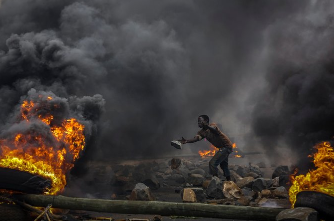 Lydia Dallett (@ldallett) on Twitter photo Boy, talk about a photo. Burundi's rapidly worsening conflagration. nytimes.com/2015/05/23/wor… Well done, <a href="/daikurokawa/">Dai Kurokawa 黒川大助</a> Boy, talk about a photo. Burundi's rapidly worsening conflagration. nytimes.com/2015/05/23/wor… Well done, <a href="/daikurokawa/">Dai Kurokawa 黒川大助</a>