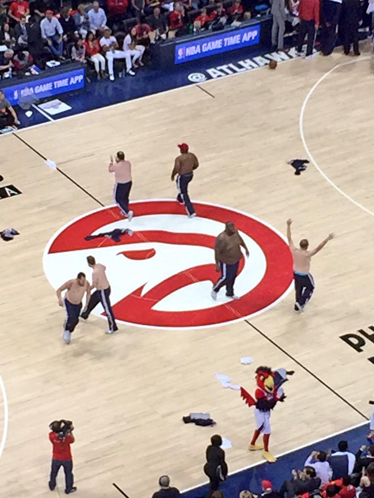 CraigSagerJr's tweet photo. Alrighty then #TooMuchFlesh http://t.co/TODWMGEwsk