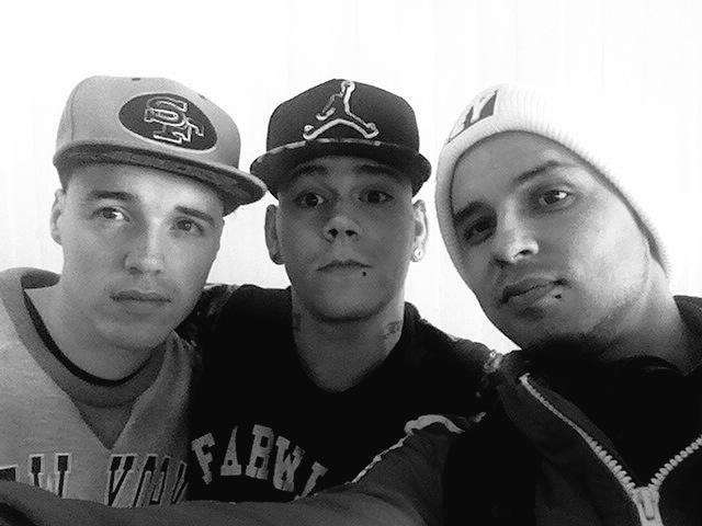 papichampok's tweet photo. @maxitupapaok @Alan_Dlc Todavía estamos en el aeropuerto jaja !! Un abrazooo ! http://t.co/HYdjWmuKND