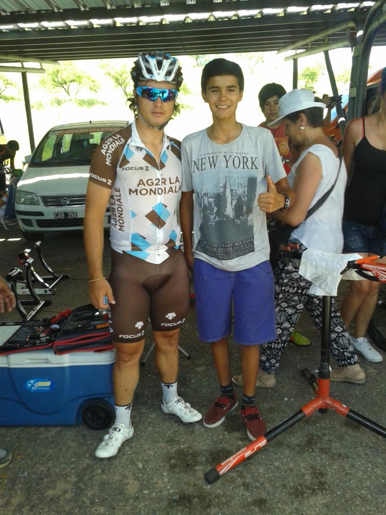 JoseAutran's tweet photo. Suerte al bananito betancur en la CRI saludos desde copiapo chile aca les dejo un recuerdo en san luis  #GiroxESPN http://t.co/gohZlO87KU