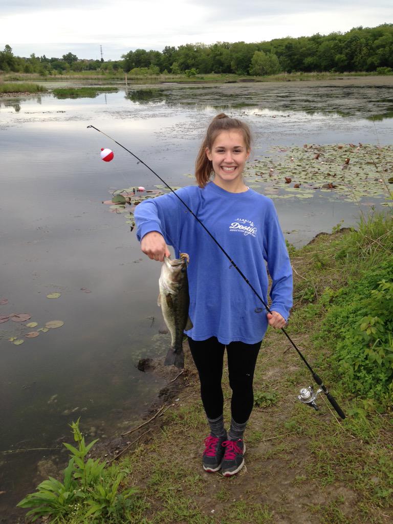 katiebug_oliver's tweet photo. we like fishin' bc fishin' is fun🐠🎣🐟 http://t.co/6DPGi8Nzz5