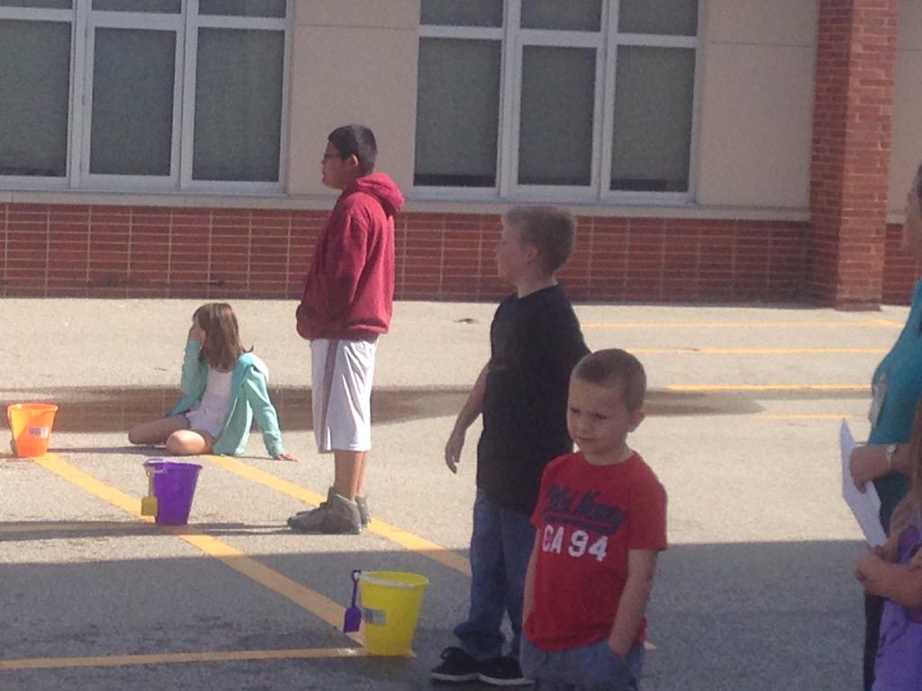 morrisdmps's tweet photo. Water Day at Morris. #pbisreward http://t.co/qdYKqfFeGt