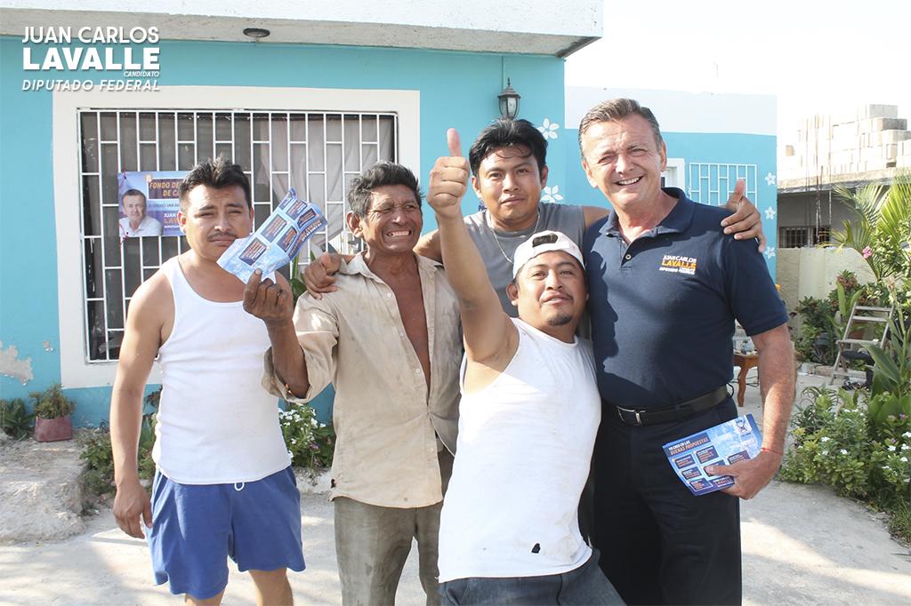 JCLavallePinzon's tweet photo. En mi recorrido por El Mirador 2, recibí muchas muestras de solidaridad. #CreoEnLaGenteBuena http://t.co/HNni9dDrF9