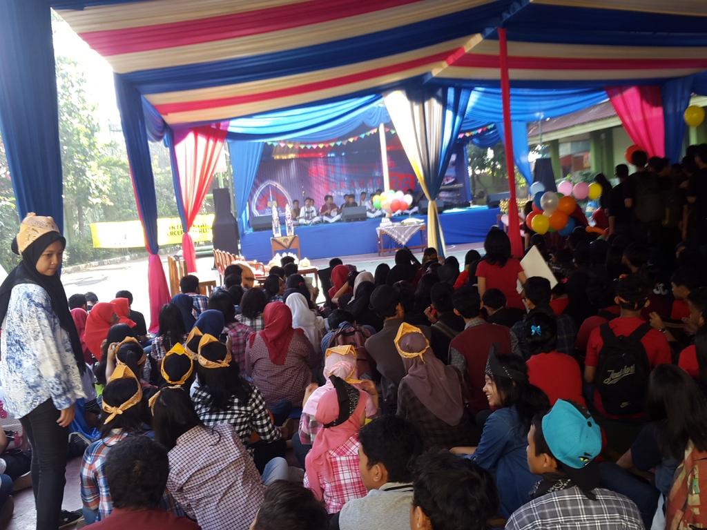 Since7th's tweet image. Ini dia acara kita yaitu marawis dari ROHIS SMA 59. Makin meriah aja nih yaa acara perayaan HUT SMA 59!