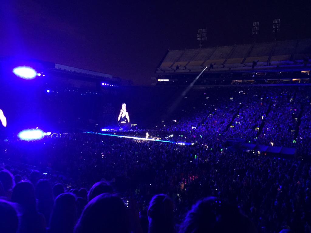 .@taylorswift13 killing it in front of50,000in TigerStadium.Thanks for being a positiverole model forour young women!