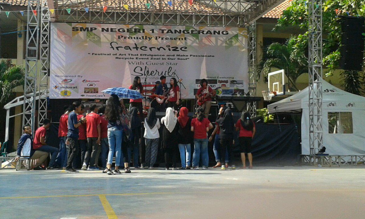 FRATERNIZE15's tweet photo. Cheerio Band!!! http://t.co/nIx1UCNV0M