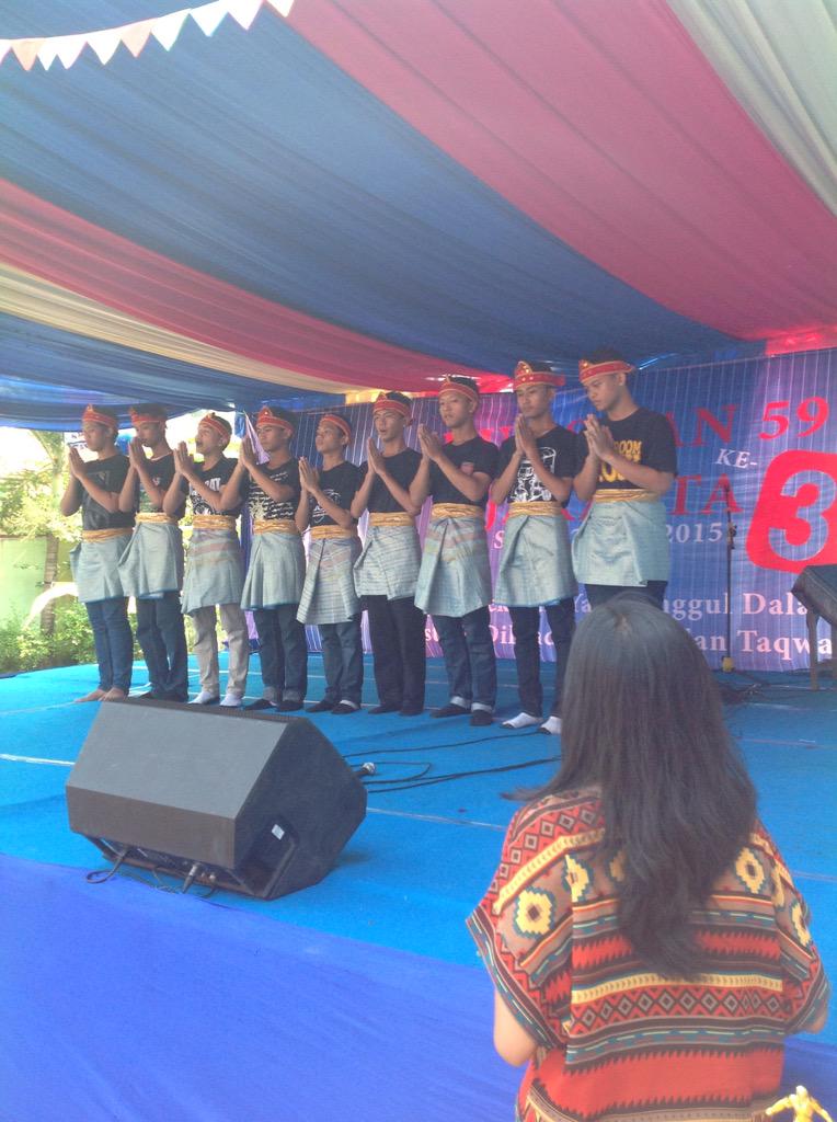 Since7th's tweet image. Ini dia penampilan yang jelas beda dari kelas XI IIS 3 ya ituuu.... SAMAN BOYZ! Unik parah yaa!