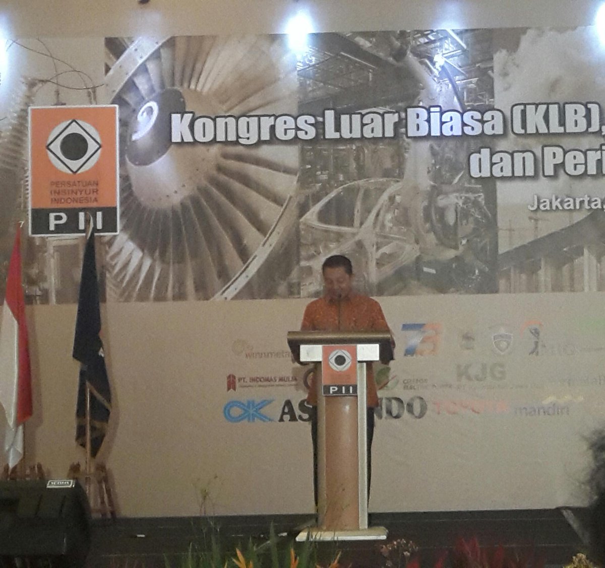 "<a href="/saididu/">Muhammad Said Didu</a>: Pidato Ketum PII pada kongres luar biasa PII. Maju terus Insinyur " <a href="/doddymatondang/">Doddy A Matondang</a> <a href="/MahirBayasut/">Mahir Bayasut</a>