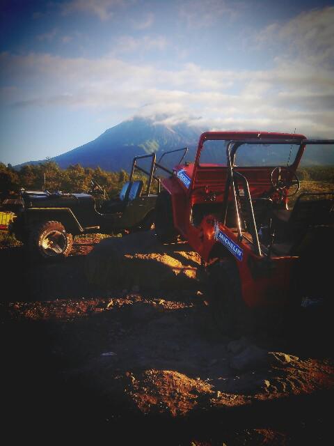 Jeepwisata's tweet photo. Kui lik :D  RT @JogjaHoliday: Gimana nih kabar merapi pagi ini lik min??? :D  https://t.co/VouZwTVnw7 http://t.co/8hZgy43b4D