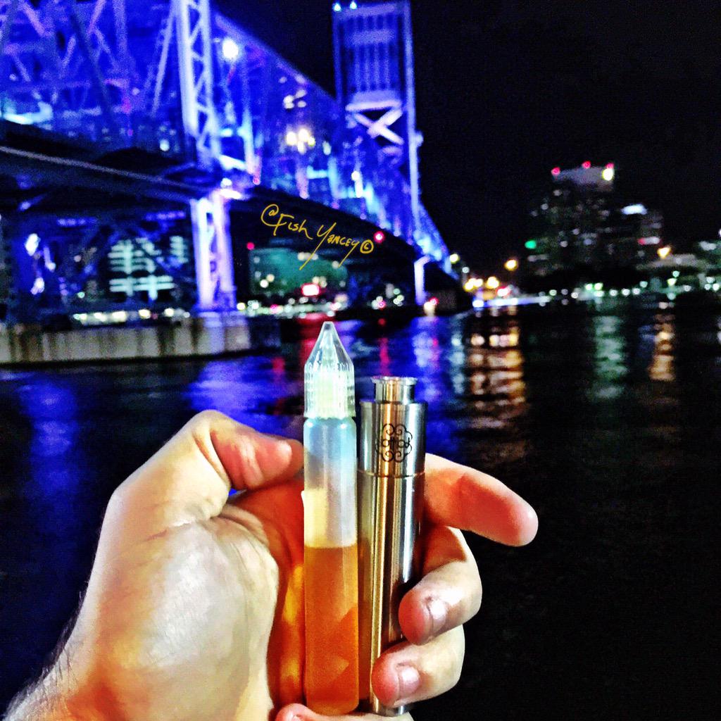 vaporminded's tweet photo. #dotmodpetri topped off with the #KupCakeCap  on the #realSMPLmod #dotlife #vapelife #vape #VapeOn #NOTblowingsmoke http://t.co/35HKWxhWQ9