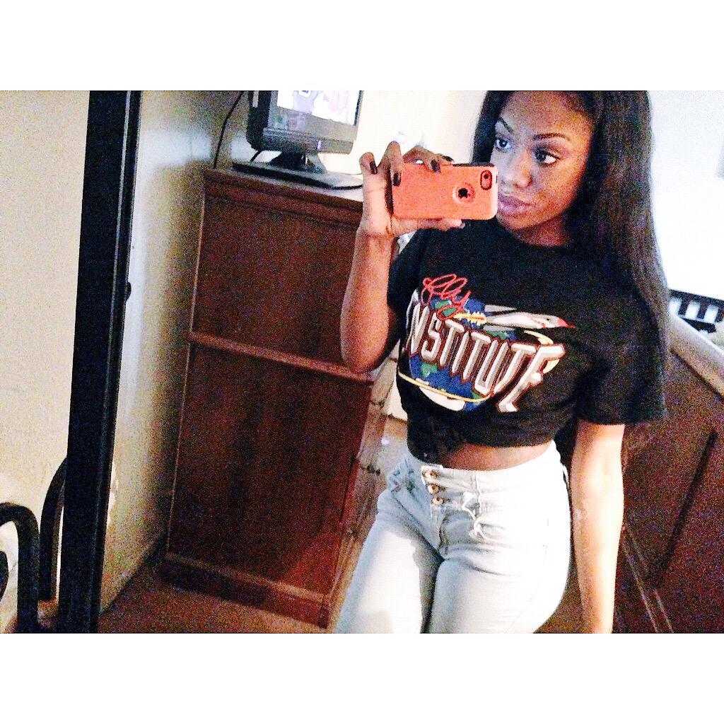 LilBootyCutie's tweet photo. It's a movement 🚀🚀🚀 #FlyInstitute http://t.co/MzSeMcGPdo