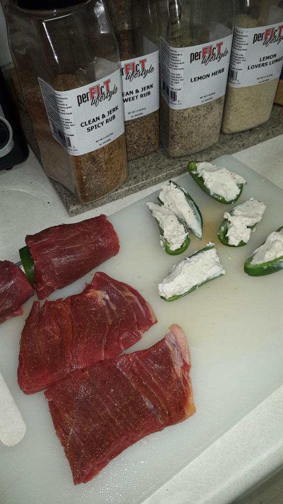 WillieGRamirez's tweet image. #perFIcT Poppers: Flank Steak rolled Jalapeño peppers, with Fat Free cream cheese, all with #perFIcTseasonings