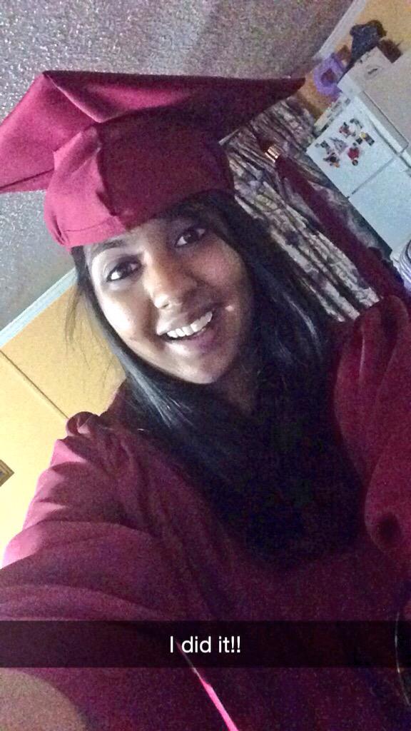 ReemasGotTh15's tweet photo. Outcha🎓 http://t.co/CcOBVRkNRO