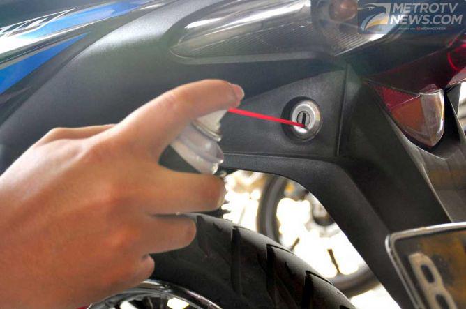 Metro_TV's tweet photo. Kunci Jok Motor Macet? Gunakan Cairan Pelumas http://t.co/dvkFqBy9aN http://t.co/HRDG8x1Rin