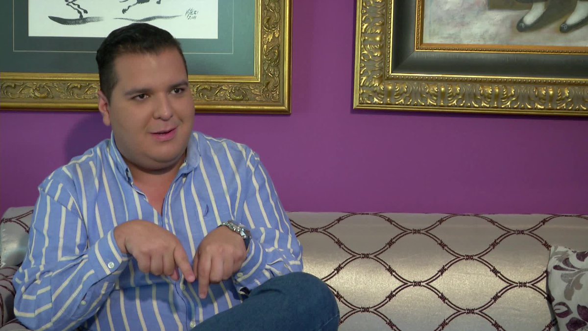 tcsoyelmejor's tweet photo. #VeoALosVIP | @MiguelCedenoC: "Contento de trabajar con divas, estoy feliz de estar con @Gabypazmino". ¡Bien hablado! http://t.co/geWWxVsRgd