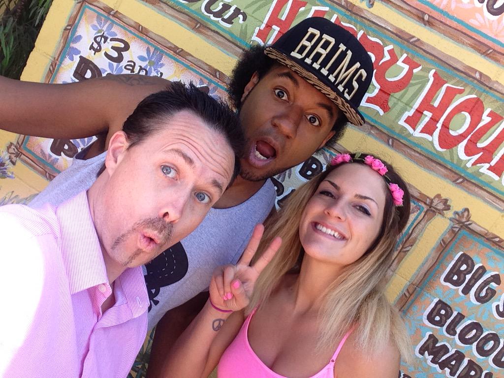 SimonBevHills's tweet photo. Hangin with one of the hottest Indie US Artists on the charts...... MR J.O Jetson! @jojetson 
http://t.co/oSwV962xO2 http://t.co/PbWk5V0dFR