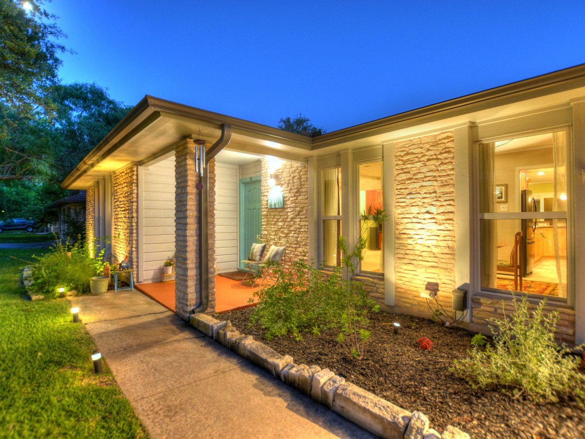 atxmhendrix's tweet photo. #southaustin #forsale mls# 6191308 OakValleyPark- CASTLEWOOD FOREST 15min to DT Austin
https://t.co/IZd3jvHA5s http://t.co/2hLlhUbcl0