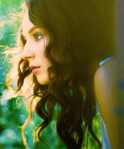 PLLRT_FAV's tweet photo. RT if you love Troian Belliasrio http://t.co/aFL5putZvP