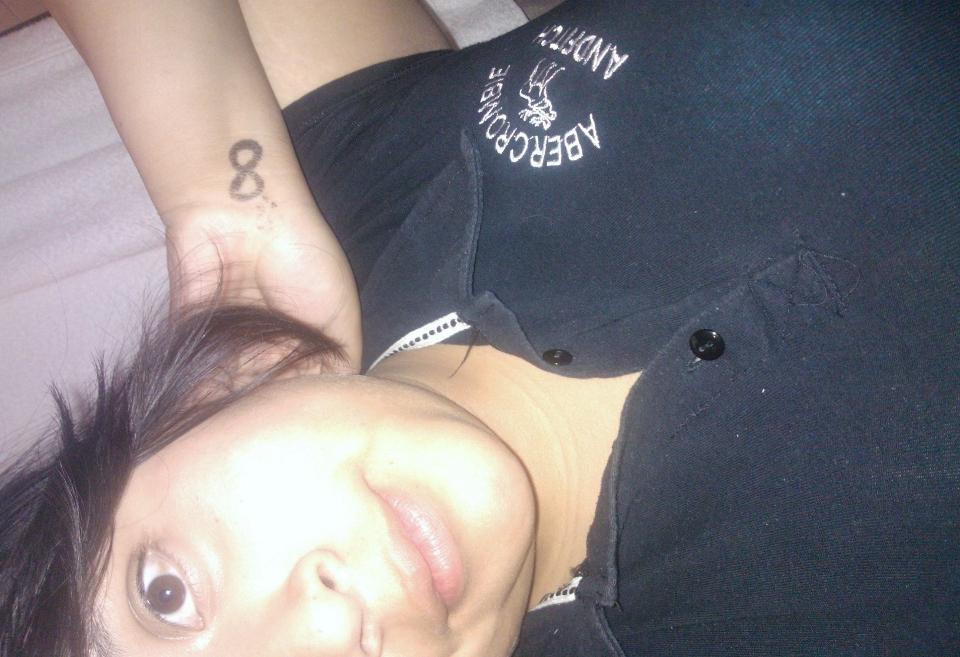 kimliz097's tweet photo. Buenas<3Le Gusta El Sexo En Exeso, &amp; En El Proceso Me Pide Un Beso💜👊😘 http://t.co/O6GrS4tCoF