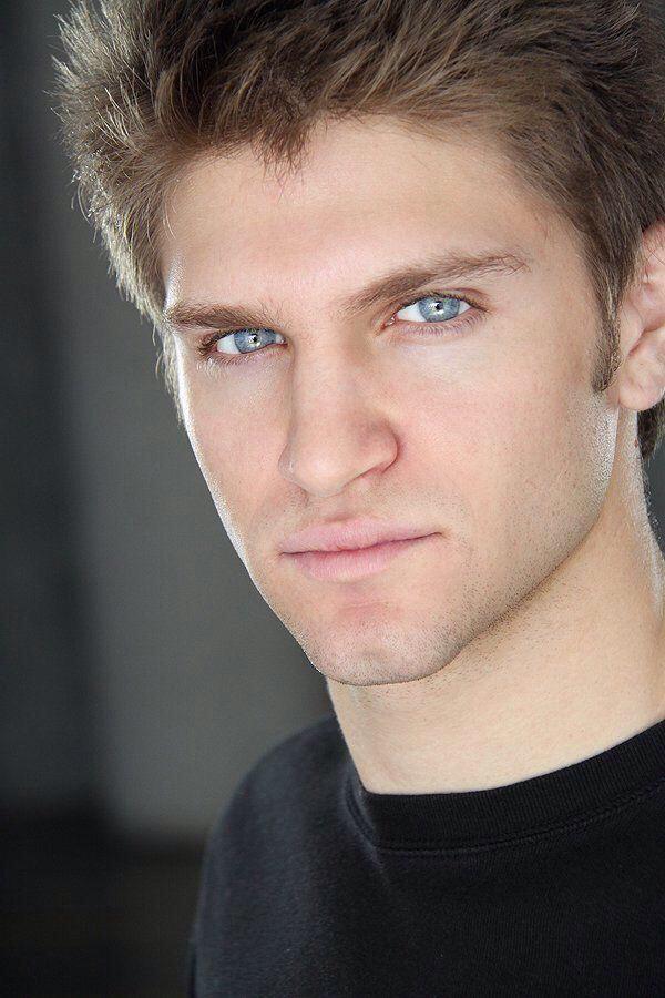 PLLRT_FAV's tweet photo. RT if you love Keegan Allen http://t.co/RyI1NquRNB