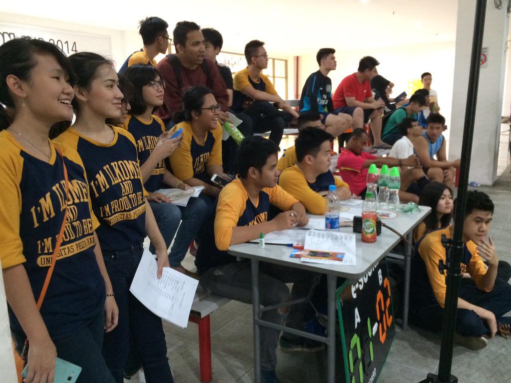 Panitiaaa sedang nonton pertandingan IFUTO CUP 😊