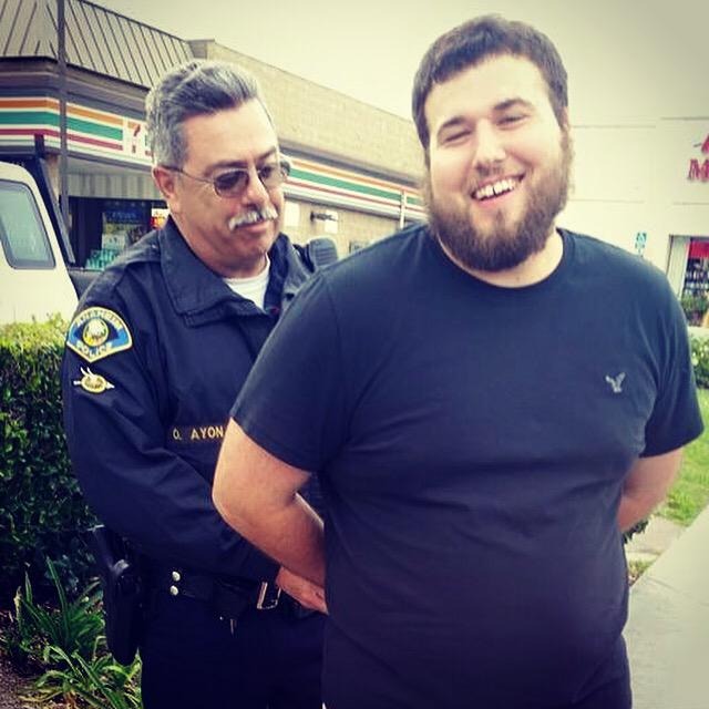 Joe_young21's tweet photo. First day here and I'm breaking the law ! #calicops #dontplay #troublemaker #loveit #nofucks #beardthefuckup #cali http://t.co/Xe12KbSY84