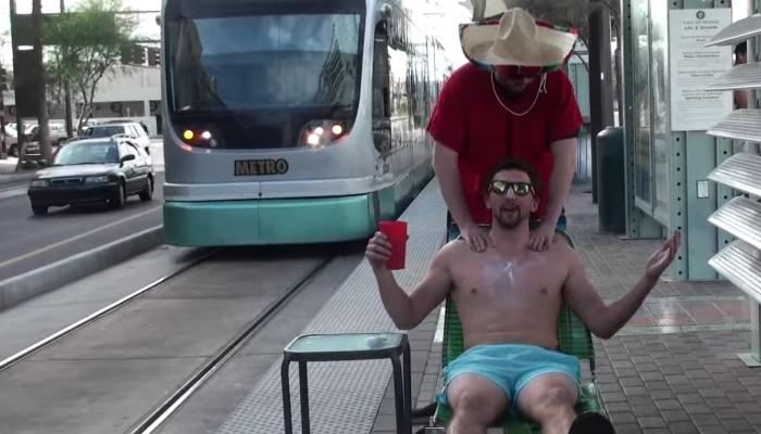 prankvideoss's tweet photo. Super Funny Light Rail Prank By BigDawsTV #LightRailPrank #bigdawstv   

http://t.co/Kwd8qoDy72 http://t.co/8gg985JMxN